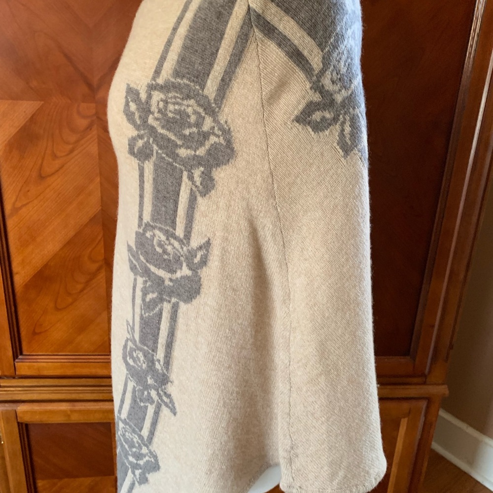 Sweater - Picture 5 of 5